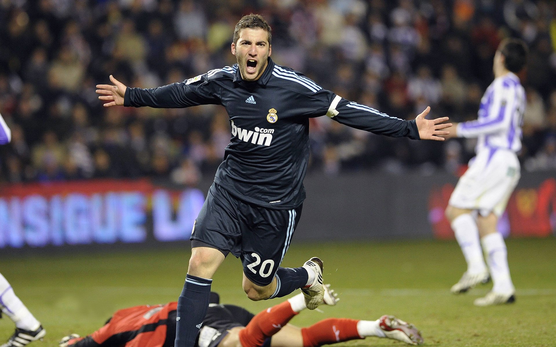 角逐激烈！欧预赛中的对抗焦点激荡人心，欧预赛2022